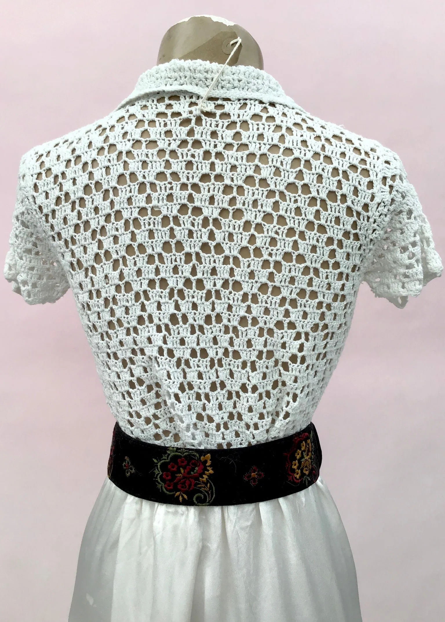 1970s Vintage White Crochet Short Sleeve Top
