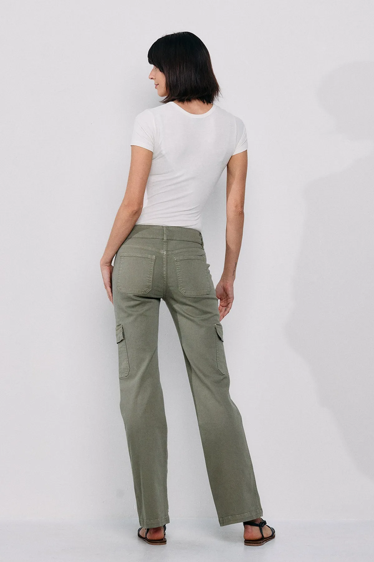 MID RISE SLIM BOOTCUT CARGO PANTS IN OLIVE  / SP-P12217OV